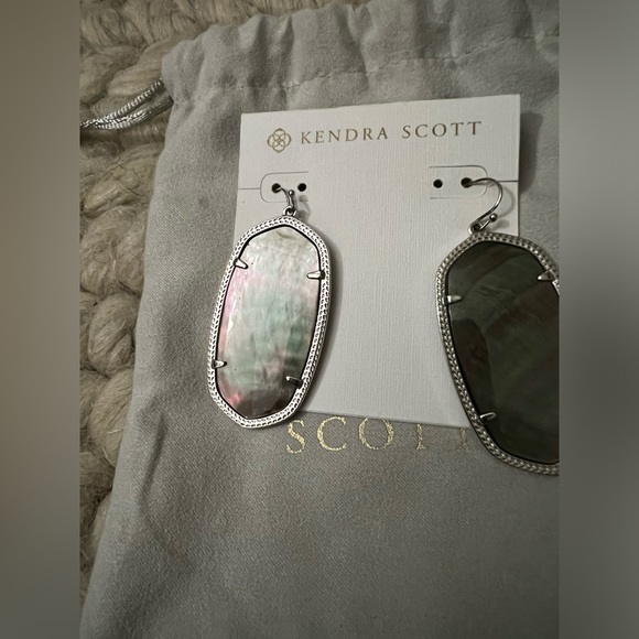Kendra Scott Danielle Earrings - Picture 3 of 3